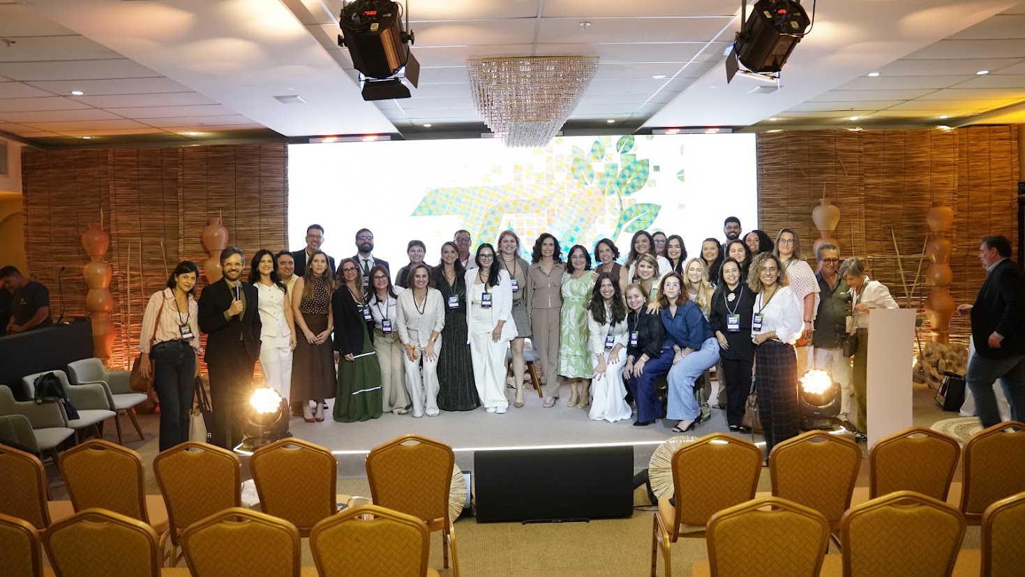 Participantes posando no palco do Sustentabilidade em Ação